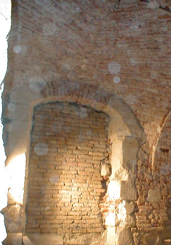 Kiss.jpg (82419 bytes)
