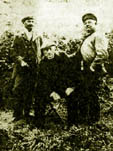 Kissb.jpg (7285 bytes)